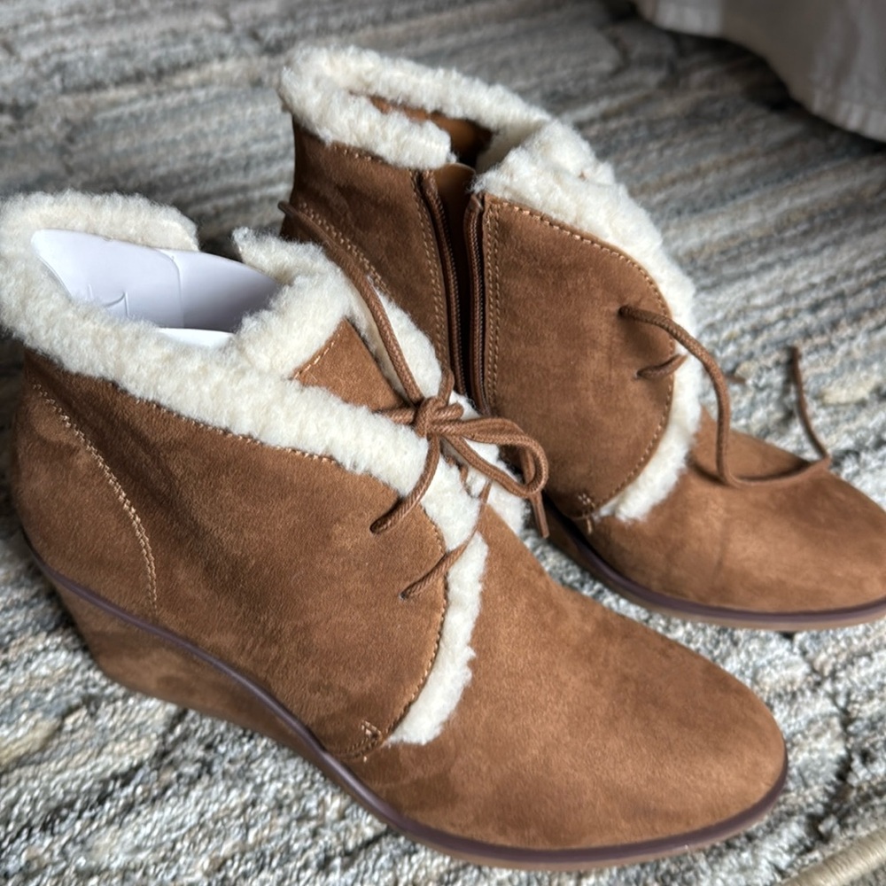 NIB Universal Thread women’s ankle boots.